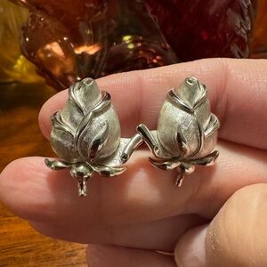 Crown Trifari vintage silver tone rosebud clip earrings, EUC.